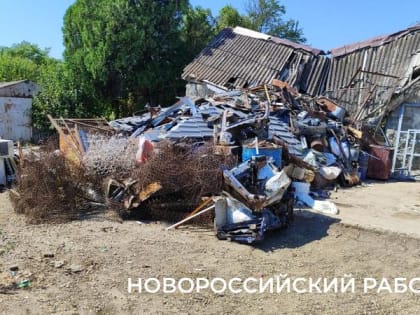 В пригороде Новороссийска в «тени» приняли сотни кг металлолома