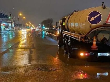 Водооткачивающая техника работает на улицах Краснодара