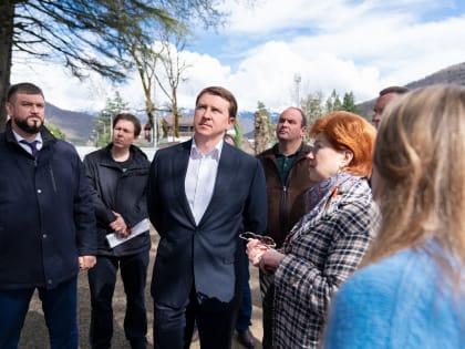 Глава Сочи Алексей Копайгородский осмотрел место строительства нового сквера со спортивной инфраструктурой в Красной Поляне