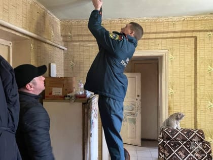 В Кропоткине началась работа по установке автономных пожарных извещателей в домах многодетных семей города Кропоткина, находящихся в социально опасном положении и трудной жизненной