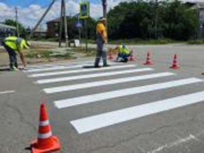 Обновляют светоотражающую краску