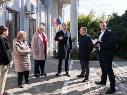 Глава Сочи Алексей Копайгородский проверил ход ремонтно-реставрационных работ дома-музея Николая Островского