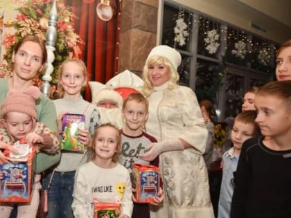 София Минина организовала новогодний праздник для детей