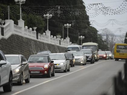 В Сочи на пять дней ограничат движение грузовиков