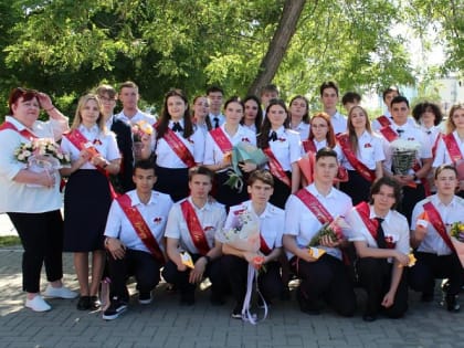 В Новороссийске сотрудники полиции и общественники приняли участие в торжественной линейке для выпускников полицейского класса