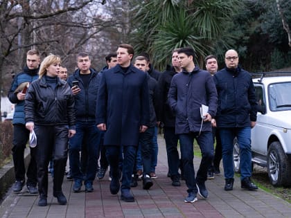 Глава Сочи Алексей Копайгородский провел утренний обход микрорайона Макаренко
