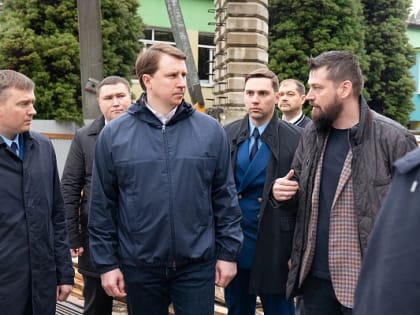 Глава Сочи Алексей Копайгородский с прокурором города Вячеславом Овечкиным проверили ход строительных работ на соцобъектах Лазаревского района