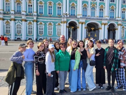 Три ученицы художественной школы Армавира получили дипломы пленэрной практики в Санкт-Петербурге