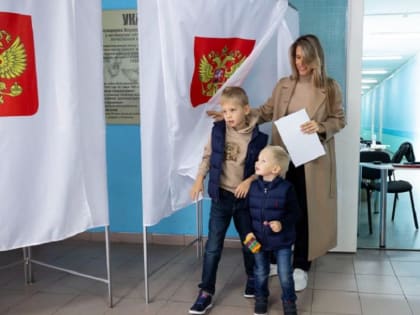 Депутат ЗСК Анна Невзорова проголосовала на выборах Президента России