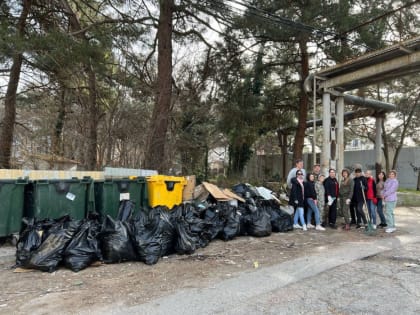 В Геленджике проходит общегородской субботник