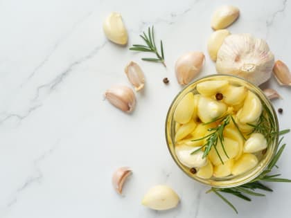 Чесночный сок: улучшает пищеварение, регулирует уровень сахара, снижает холестерин и давление