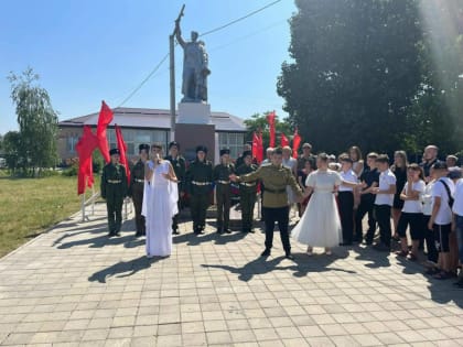 Как Юлия Шаталова из Анапы объединила солнечных детей в «Танцующие лучики»