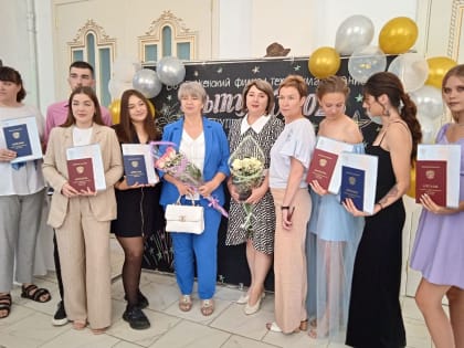 Первым хадыженским студентам вручили дипломы