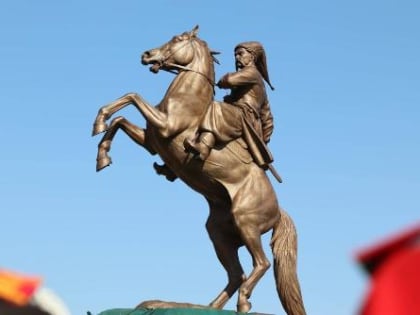 Памятник Захарию Чепеге: символ гордости и исторической памяти