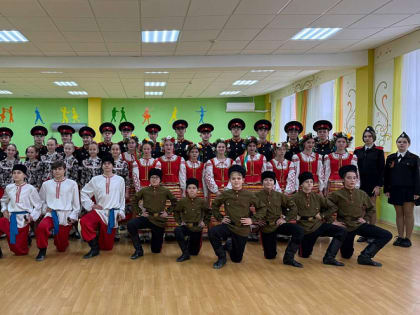 В рамках Всероссийской молодежной военно-патриотической операции «Бескозырка» состоялась встреча со школьниками из Ханты-Мансийска