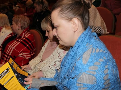 Новороссийские полицейские и общественники проводят профилактические занятия в трудовых коллективах