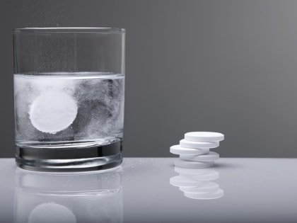 «Отличное средство для разжижения мокроты!»: доктор Мясников заступился за одно лекарство от кашля