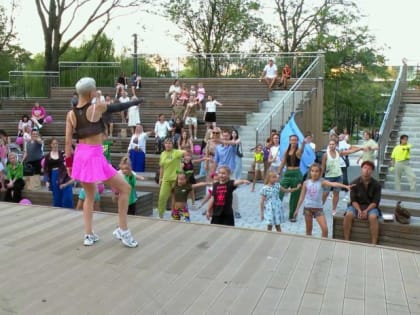 ЗУМБА ПРОТИВ РАКА ГРУДИ. ГЛАВНОЕ – ПОМНИТЬ О СТРАШНОЙ УГРОЗЕ!