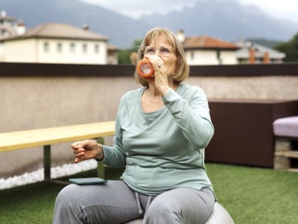 Почему пожилым людям нельзя пить газировку