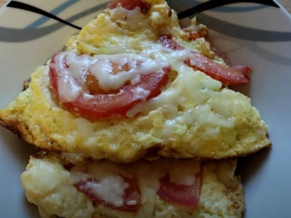 Вкусный омлет с кабачками и помидорами