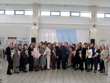 ТИХОРЕЧАНОК ПОЗДРАВИЛИ С ПРИБЛИЖАЮЩИМСЯ ПРАЗДНИКОМ