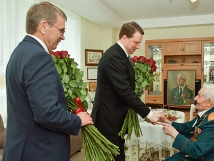 Глава Сочи Алексей Копайгородский поздравил ветерана Великой Отечественной войны Павла Сюткина с Днем Победы