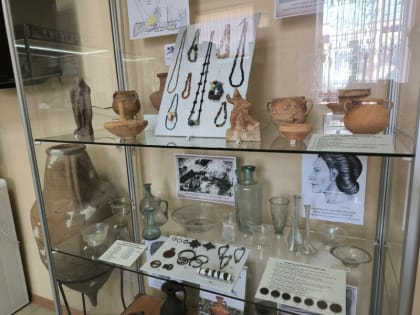 О ЖИЗНИ УДИВИТЕЛЬНОГО ПОСЕЛЕНИЯ ВРЕМЕН I-III ВЕКОВ НАШЕЙ ЭРЫ, РАСПОЛАГАВШЕГОСЯ В РАЙОНЕ НЫНЕШНЕГО МЫСХАКО, РАССКАЗЫВАЕТ НОВАЯ ВЫСТАВКА НОВОРОССИЙСКОГО ИСТОРИЧЕСКОГО МУЗЕЯ-ЗАПОВЕДНИ