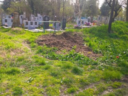Уборка кладбища