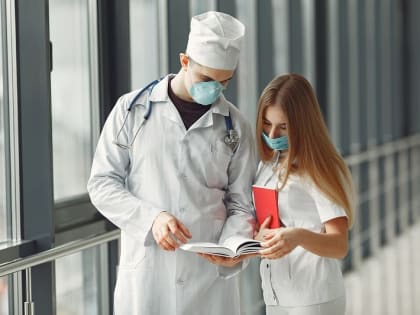 В России временно приостановили вакцинацию несовершеннолетних от COVID-19