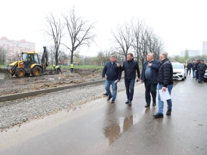 На Николаевском бульваре в Краснодаре высадят более 400 деревьев