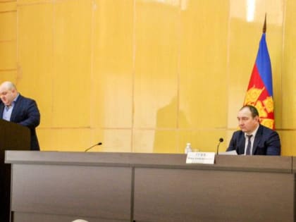 Глава Кущёвского района Илья Гузев провел расширенное планерное совещание