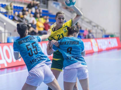 Новороссийская «Черноморочка» и краснодарская «Кубань» встретились в женской Суперлиге по гандболу