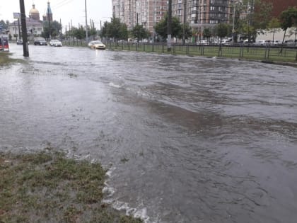 Мощный ливень вновь обрушился на Краснодар