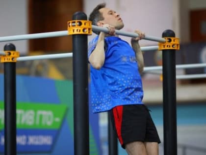 ПОДТЯГИВАНИЕ ИЗ ВИСА НА ВЫСОКОЙ ПЕРЕКЛАДИНЕ