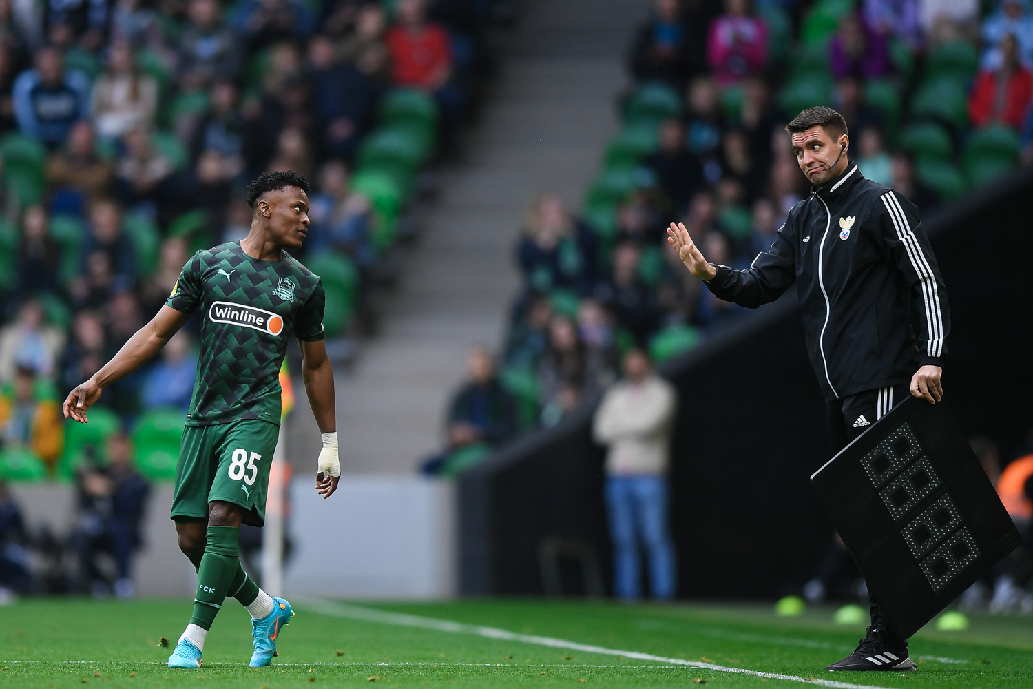 Джонатан окоронкво. Краснодар 2 фк состав команды. Воспитанник краснодара в чайке. Фк краснодар 2. Фк краснодар обложка.