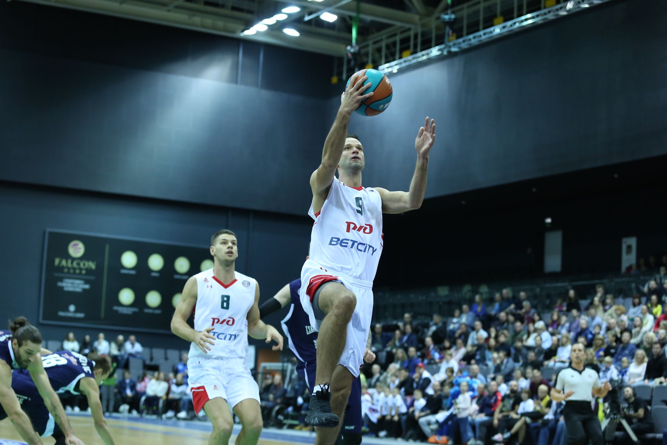 7 номер в локомотиве. Локомотив-кубань — мба. Локомотив кубань минск. Локомотив кубань минск. Томпсон баскетболист енисей.