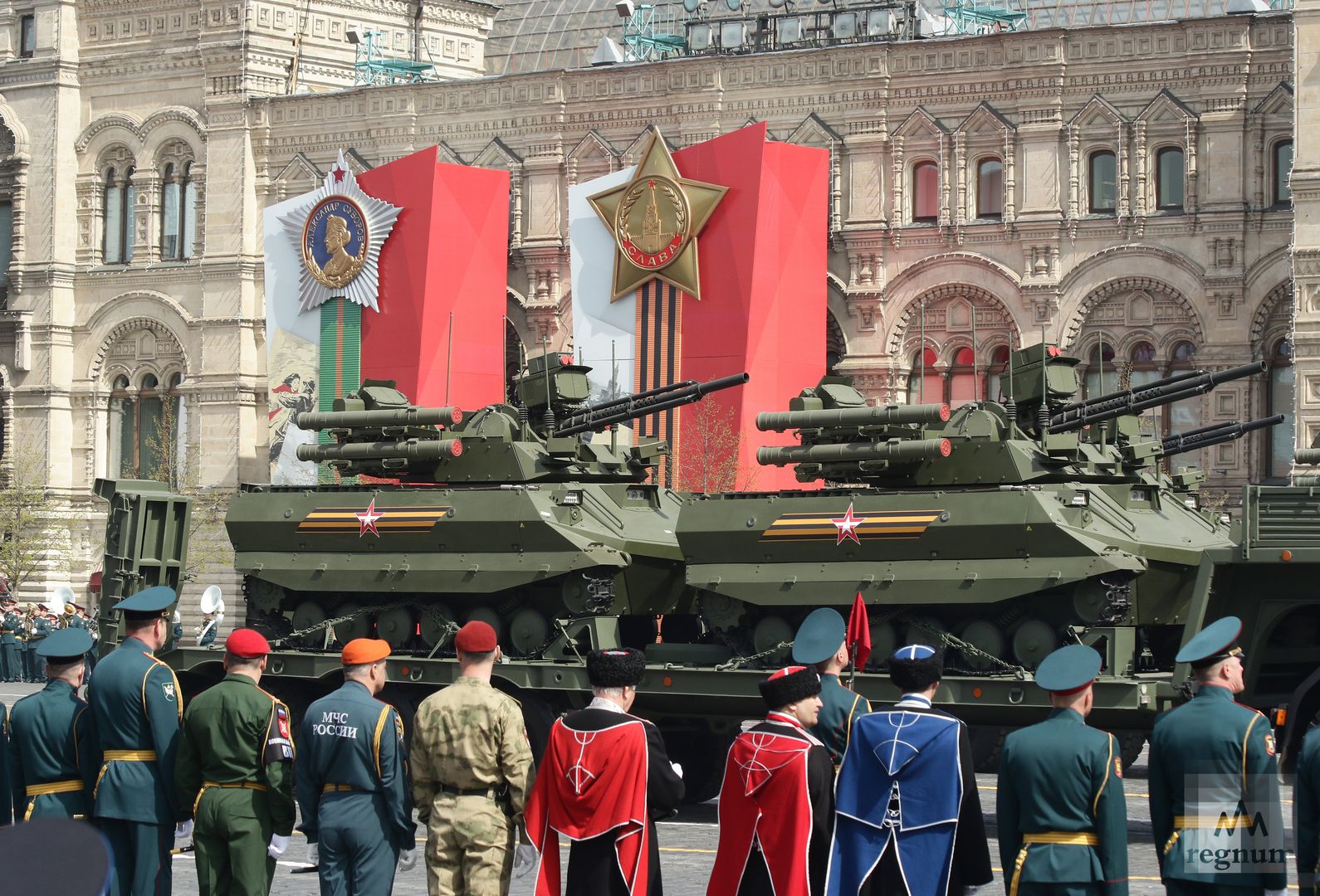 Проходит парад победы. Парад военной техники. Парад Победы. Парад на красной площади. Россия парад Победы.