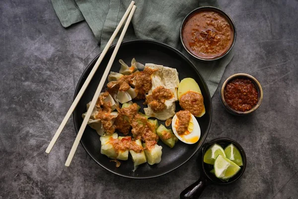 Siomay Bandung sajian lengkap