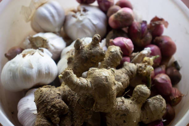 Menumis bumbu halus untuk kuah mie kocok