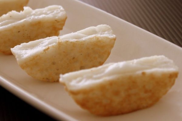 Kue Bandros dengan kelapa parut