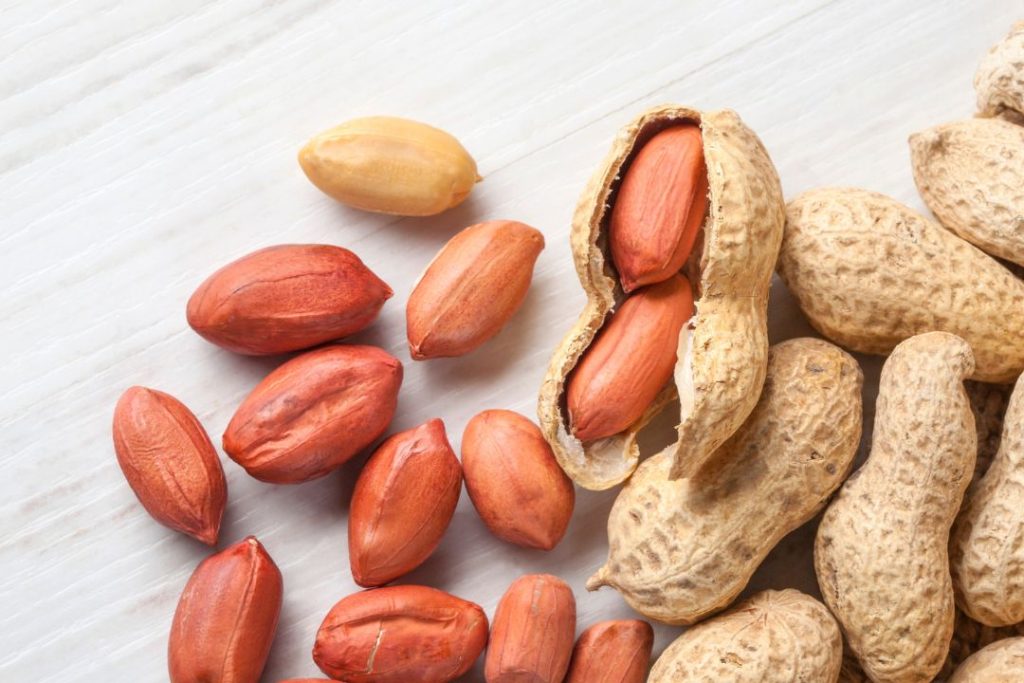 Meny sangrai kacang tanah untuk bumbu karedok