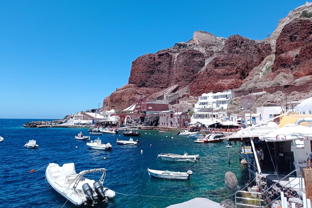 Port d'Oia (Amoudi Bay)