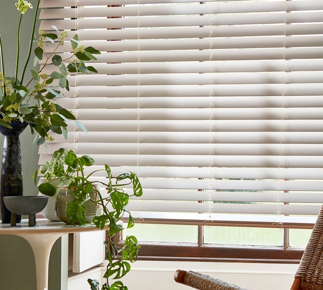 Wood venetian blinds
