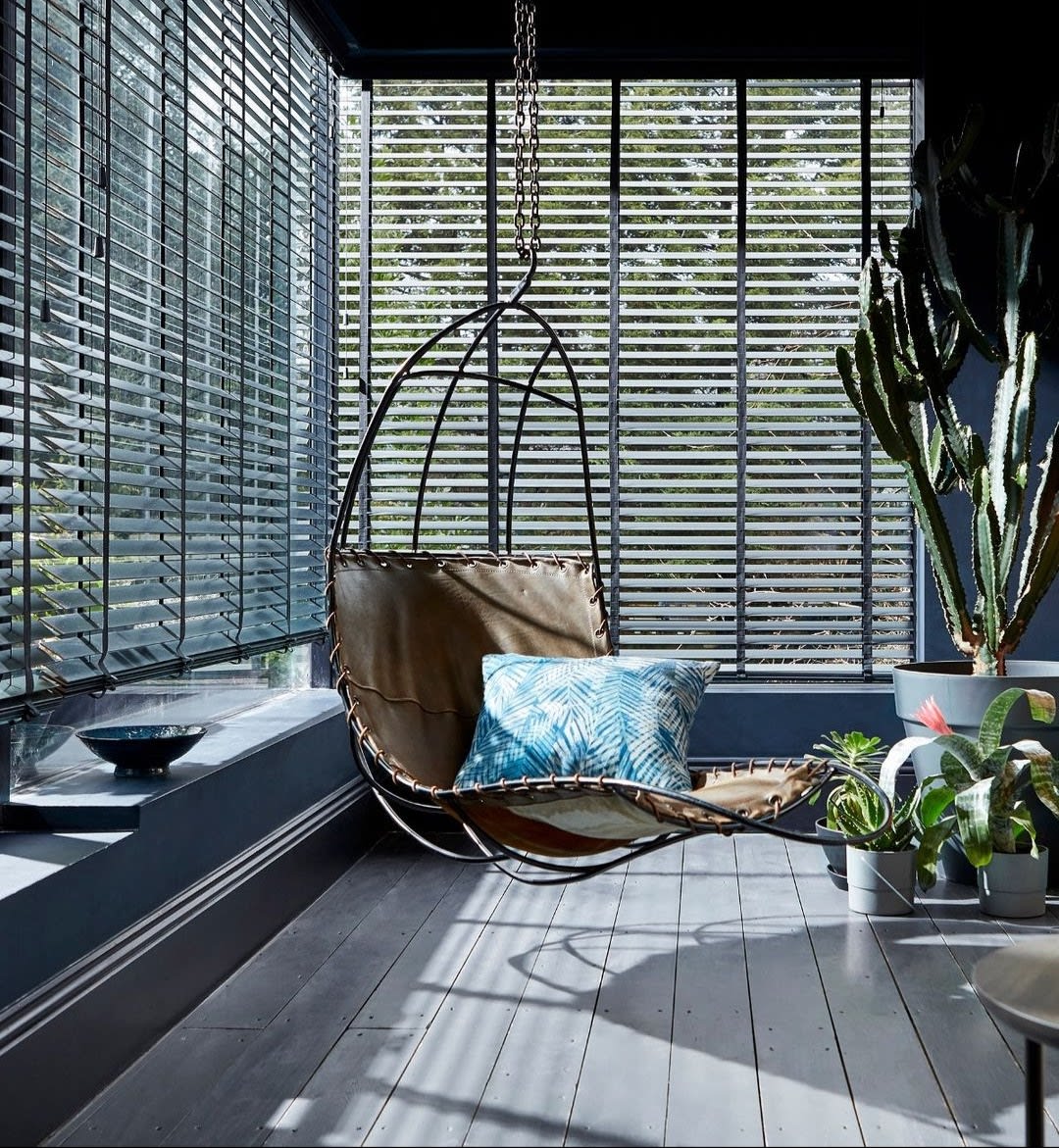 Aluminum venetian blinds