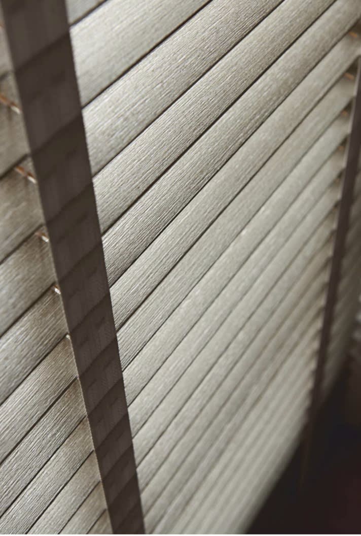 Aluminum venetian blinds