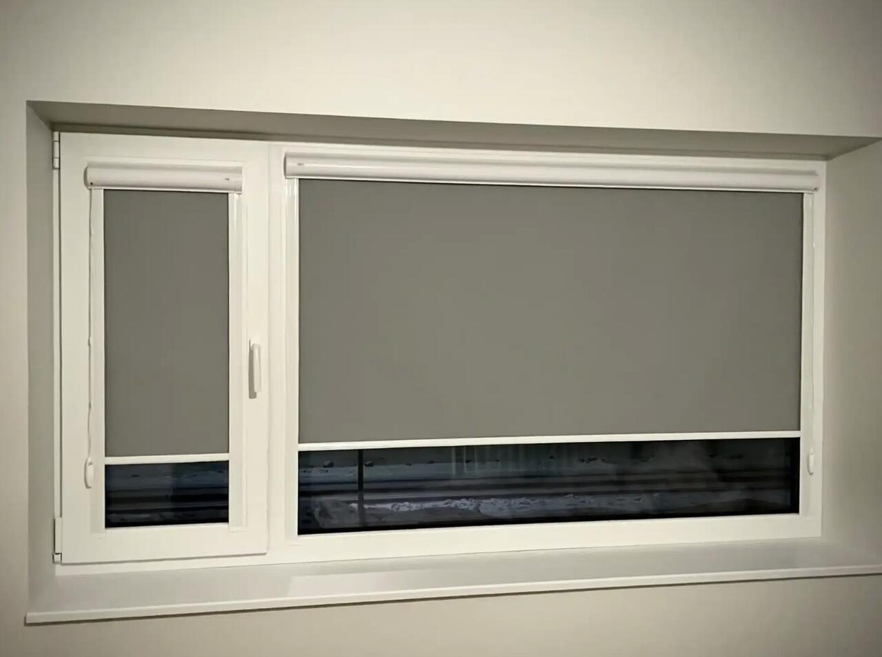 Blackout roller blinds