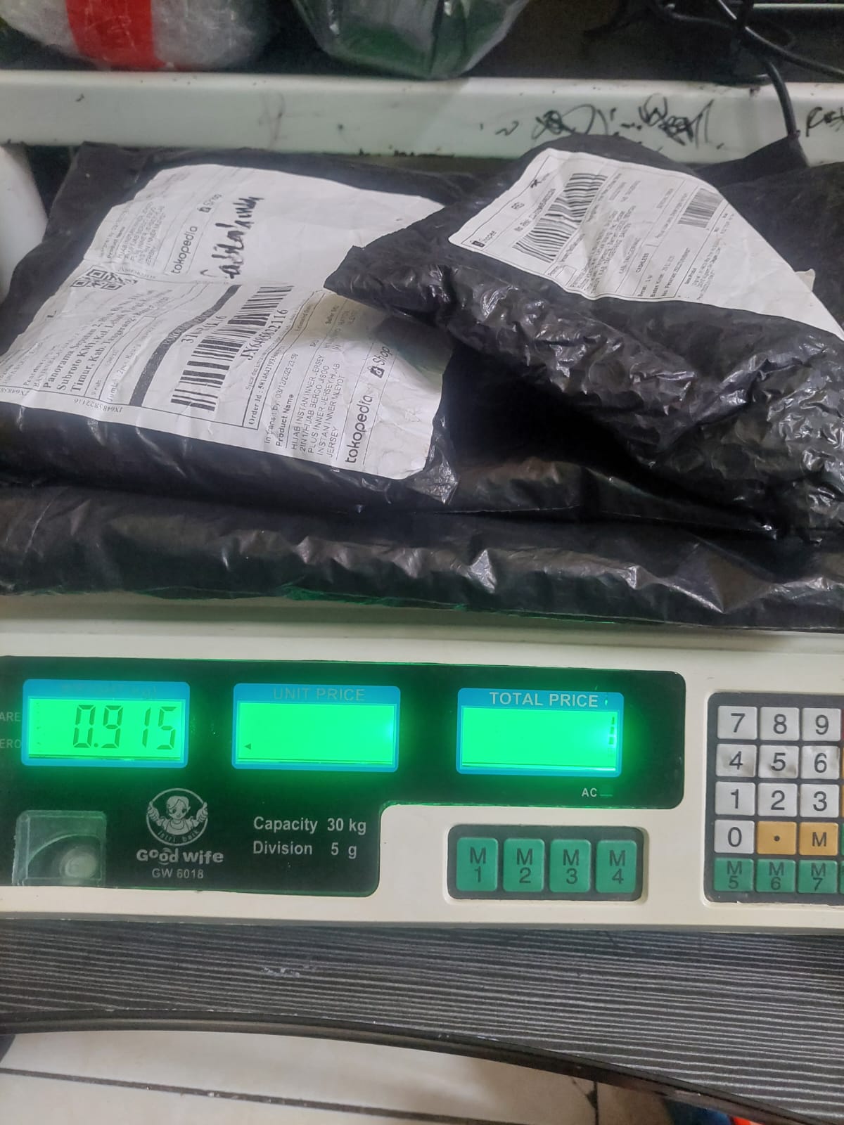 NUR FADILLAH INDAH/8469-0028/BLACK