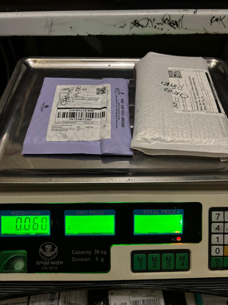 CHEVIN PUTRI/5866-0581/WHITE