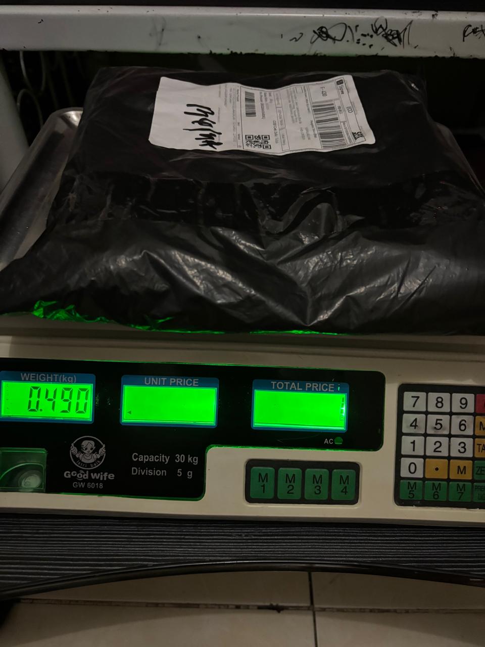 WIRA AYU IRIANTI/1934-0626/BLACK