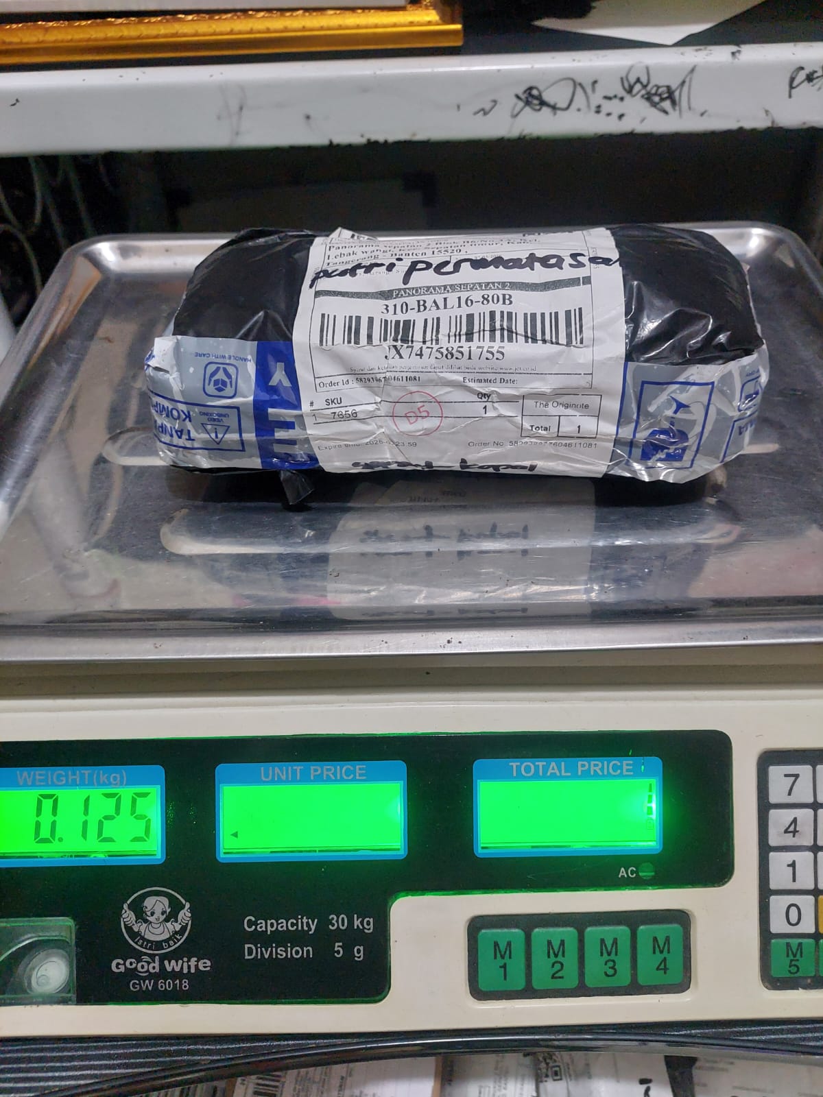 PUTRI PERMATASARI/1230-715/BLACK